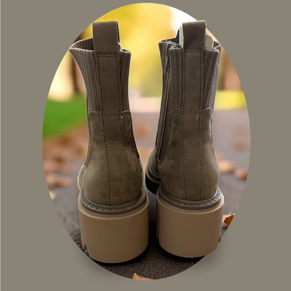 Universal Thread Super Chunky Ankle Boots. Brown. Size: 8.5 - Picture 4 of 13